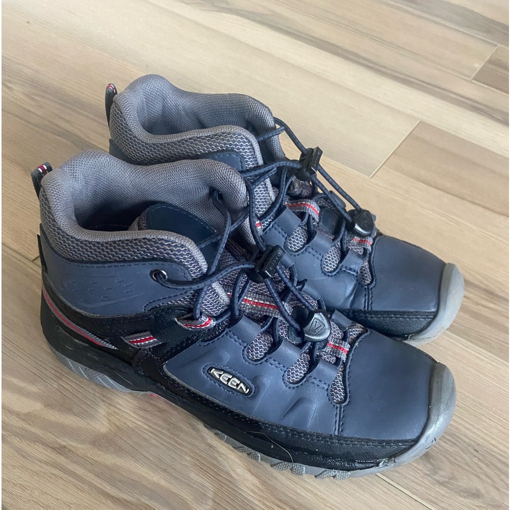 Keen boys size 3 hiking boots